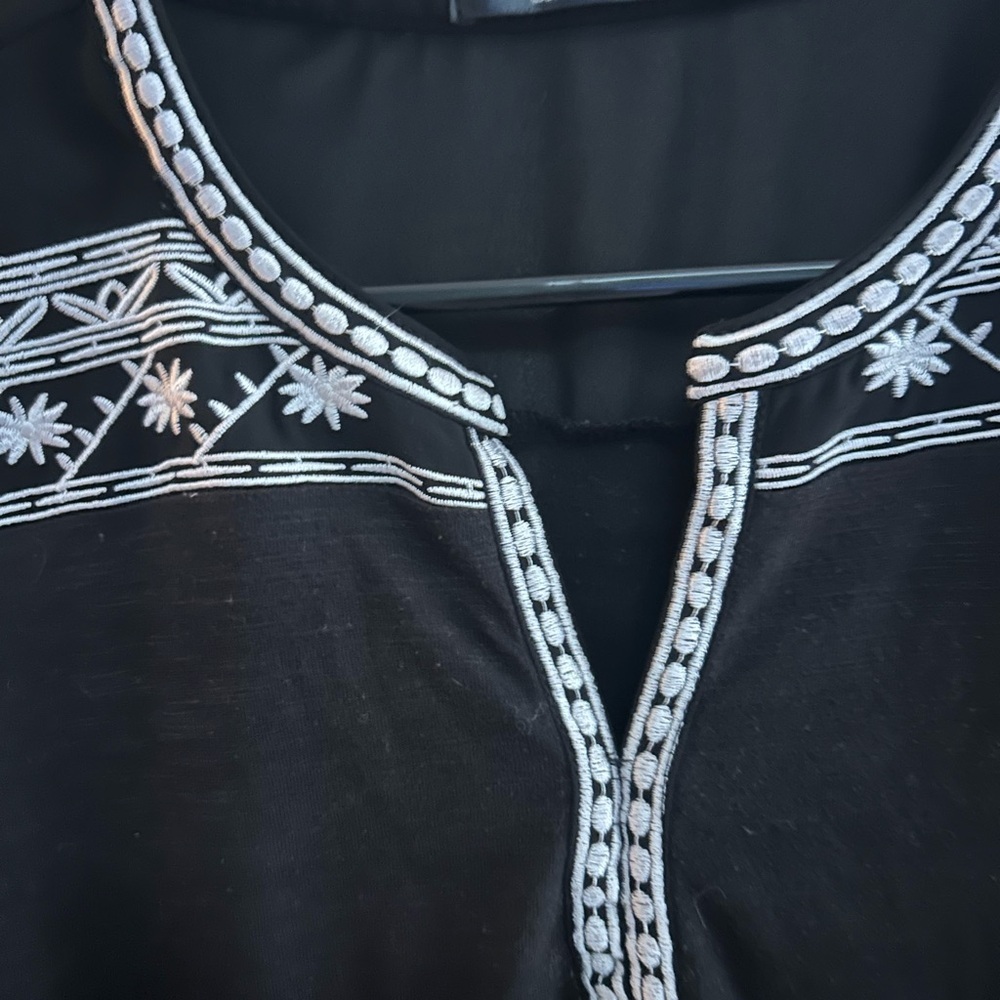 Urban Coco Black Embroidered Tunic Top - Picture 2 of 2